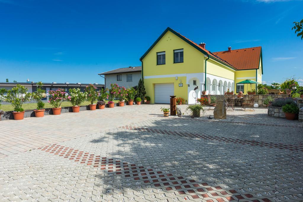 Appartementhaus Freiler Mörbisch am See Екстериор снимка